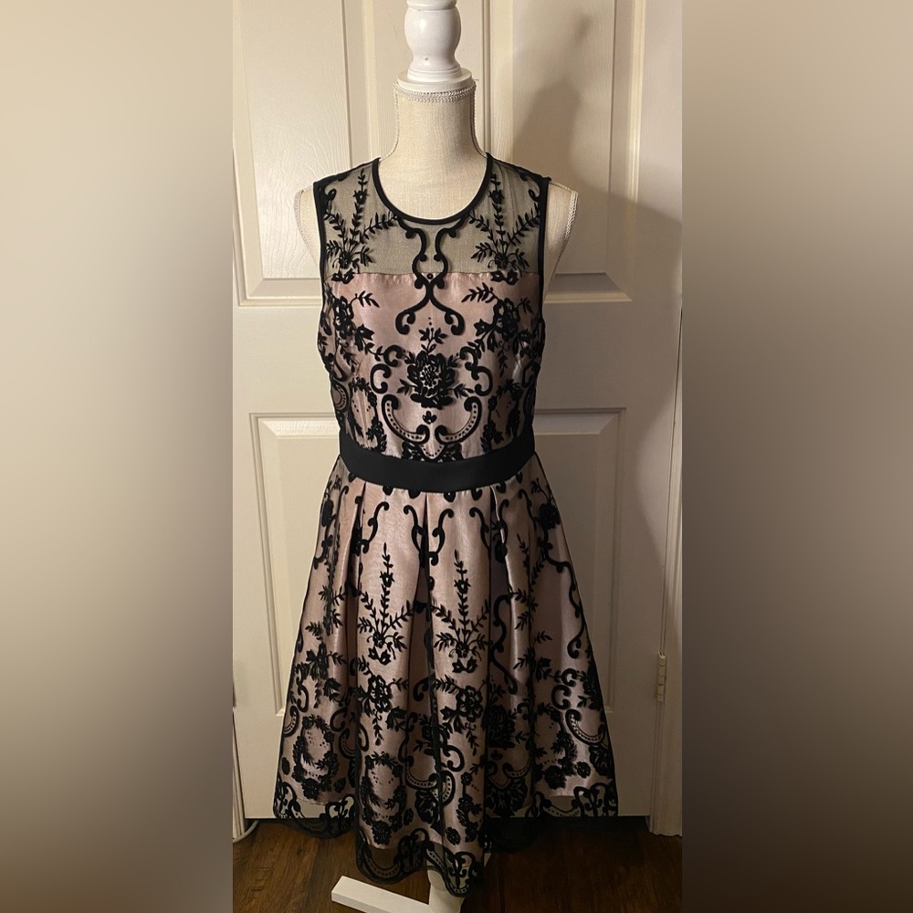 Roz & Ali Formal Dress Black and Pink Size 6 EUC
